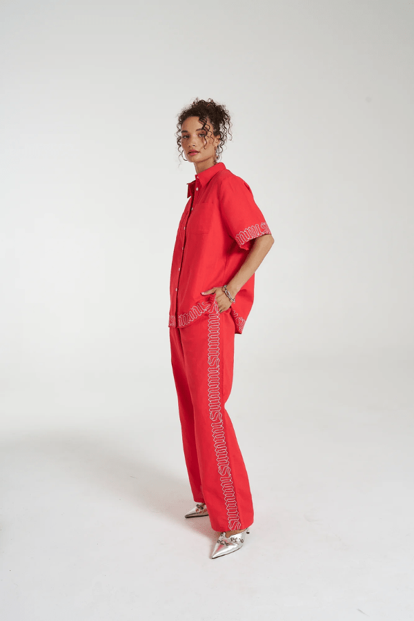 Sig Linen Shirt Scarlet by Summi Summi – a boxy shirt with embroidered trim and relaxed fit. Perfect for everyday styling.