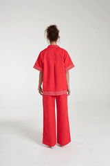Sig Linen Shirt Scarlet by Summi Summi – a boxy shirt with embroidered trim and relaxed fit. Perfect for everyday styling.