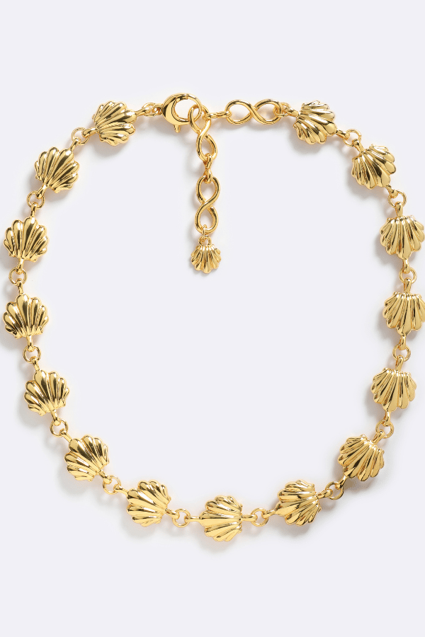 Sunkissed Choker Gold by Emma Pills - gold plated shell choker necklace with adjustable chain, perfect for summer layering and beach styling.