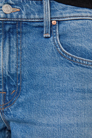 The Bookie Twist Skimp Just An Animal by MOTHER – bootcut jeans with twisted seams in blue denim. Perfect for everyday styling.