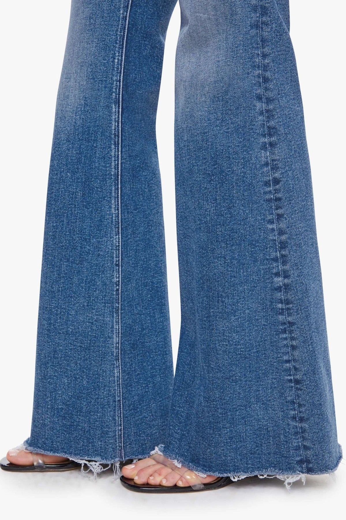 The Doozy Sneaky Fray Let’s Split by MOTHER, high-rise flared jeans with frayed hems and soft fading for an effortless vintage look.