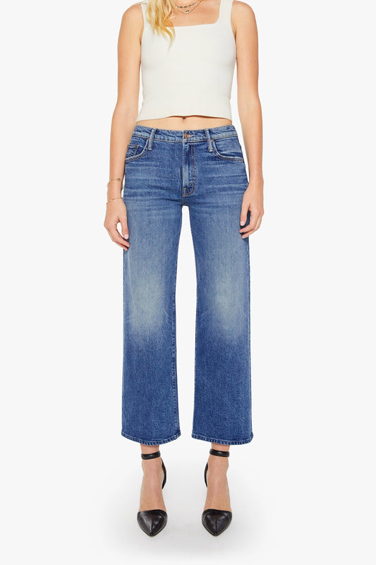 The Mid Rise Maven Flood Thrill Seeker by MOTHER – wide leg jeans in a faded blue wash. Perfect for everyday styling.