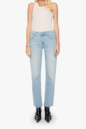 The Newbie Skimp Go Long by MOTHER – straight leg jeans in faded blue denim. Perfect for everyday styling.