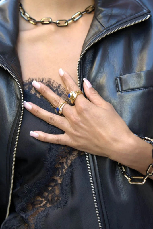 The OG Bracelet Black Glow by Emma Pills – gold-plated enamel chain bracelet with glossy black finish.