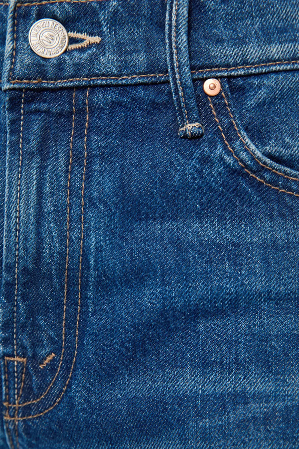 The Outsider Sneak Call Me Wild by MOTHER – bootcut jeans in rigid blue denim. Perfect for everyday styling.