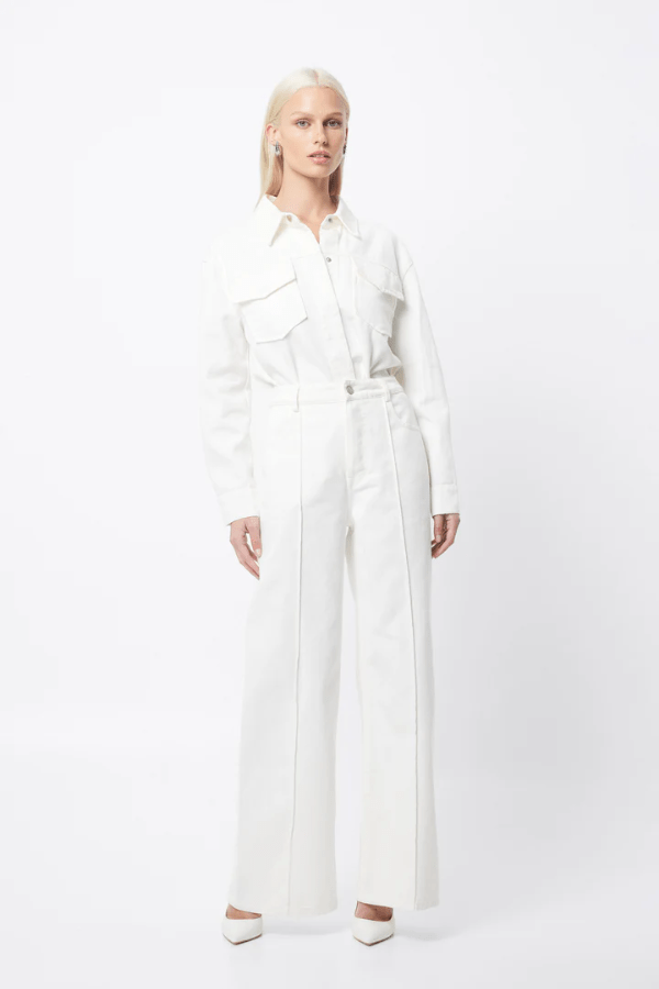 Transpire Shirt White by Mossman – a relaxed cotton shirt with patch pockets and curved hem. Perfect for casual styling.
