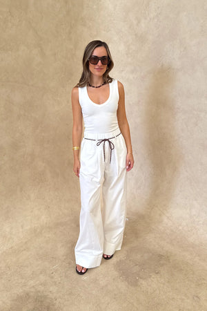 Tully Paracord Pant White by Sneaky Link – a wide-leg pant with relaxed fit and mid-rise. Perfect for effortless everyday styling.