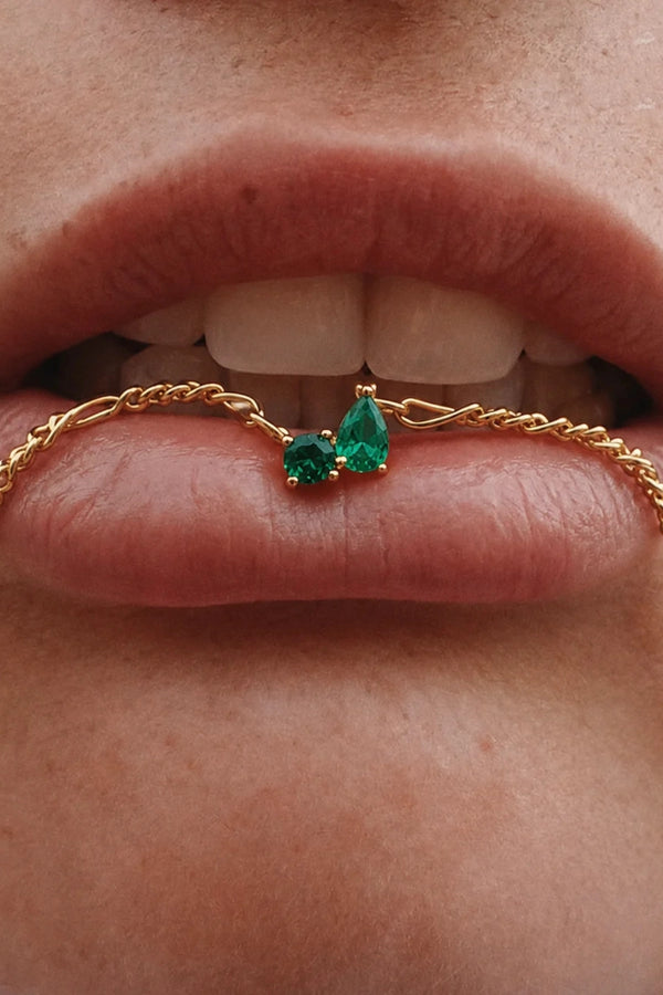 Twin Flame Necklace Emerald by Avant Studio – 18k gold plated sterling silver necklace with emerald cubic zirconia pendant.