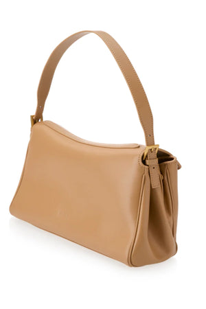 Valentina Bag Beige by Reh Studios – a structured leather bag with adjustable strap and dual compartments. Perfect for everyday wear.