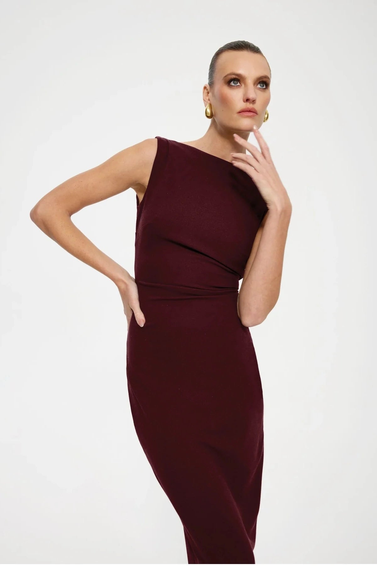 Verona Gown Wine by Effie Kats, a sleek '90s-inspired gown in stretch-crepe with a high neckline and close fit. Perfect for elegant occasions, finished with a fully lined design.