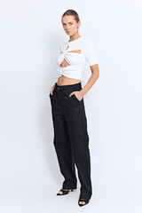 Vicolo Top Powder by Pfeiffer – a fitted tee with cutout detail and hardware. Perfect for edgy everyday styling.