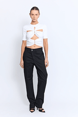 Vicolo Top Powder by Pfeiffer – a fitted tee with cutout detail and hardware. Perfect for edgy everyday styling.