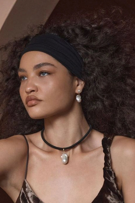 Volastra Earrings by Amber Sceats, gold-plated drops with pearls and cubic zirconia, a luminous trendy piece perfect for elegant evenings.