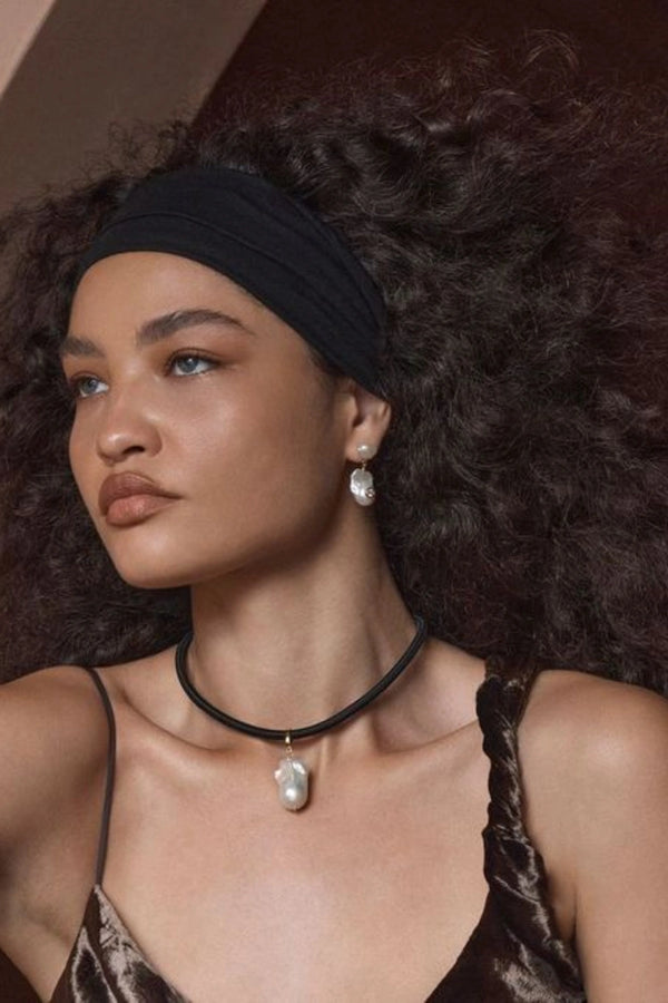 Volastra Earrings by Amber Sceats, gold-plated drops with pearls and cubic zirconia, a luminous trendy piece perfect for elegant evenings.