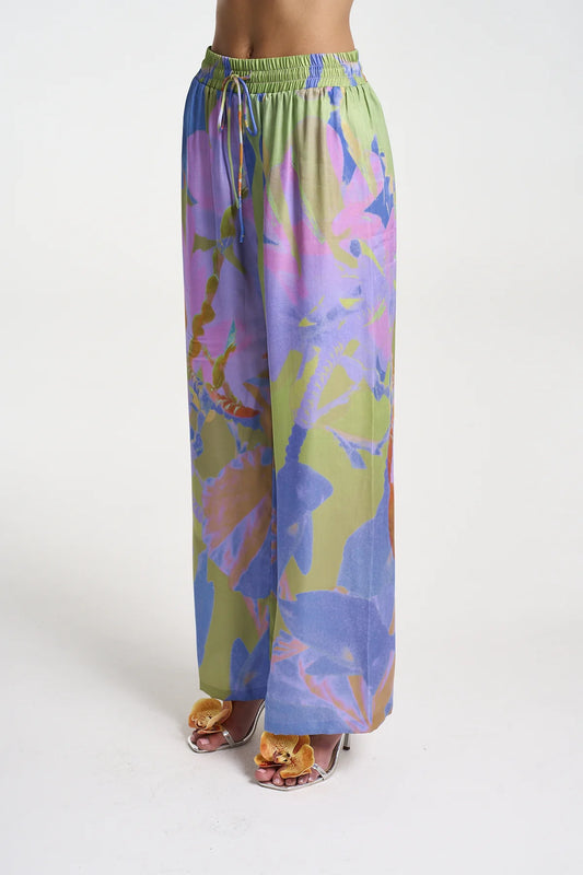 Wide Leg Pant – Bananas by Summi Summi, a flowy printed pant with drawstring waist. Perfect for summer lounging or beach days.
