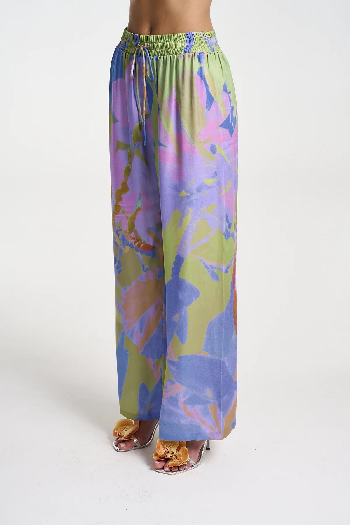 Wide Leg Pant – Bananas by Summi Summi, a flowy printed pant with drawstring waist. Perfect for summer lounging or beach days.