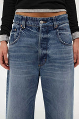 Yoko Baggy Soho by Neuw Denim – an oversized low-rise jean with relaxed fit and drapey feel. Perfect for effortless styling.