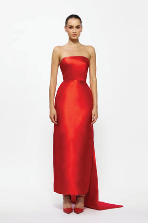 Zahara Dress Red by Effie Kats – Bold Mikado Satin gown with structured strapless bodice and dramatic train, perfect for glamorous black-tie events and unforgettable evenings.
