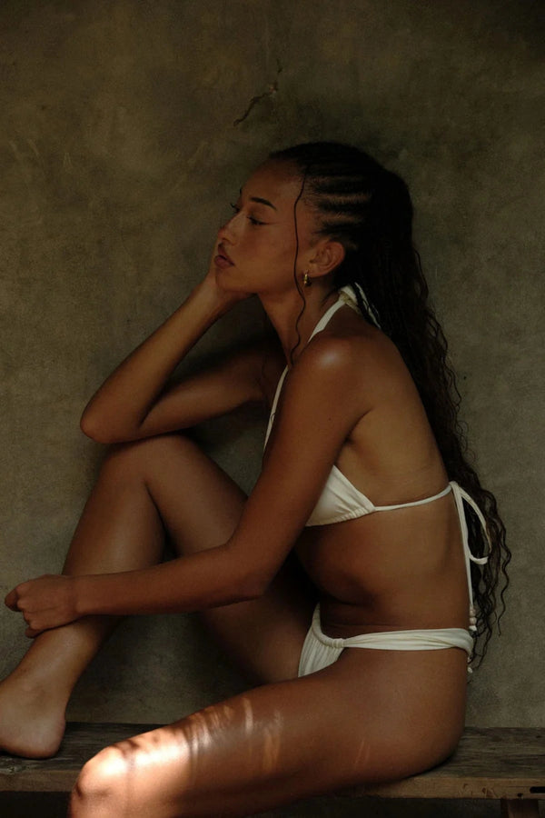 Zali Bottom in Core Cream by Khamì – mid-rise swimwear with ruched adjustable coverage, made from recycled fabric. A poolside staple.