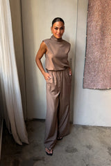 Zoe Relaxed Suit Pant Taupe by Sneaky Link – a wide-leg pant with ruched waistband and soft drape. Perfect for elevated styling.