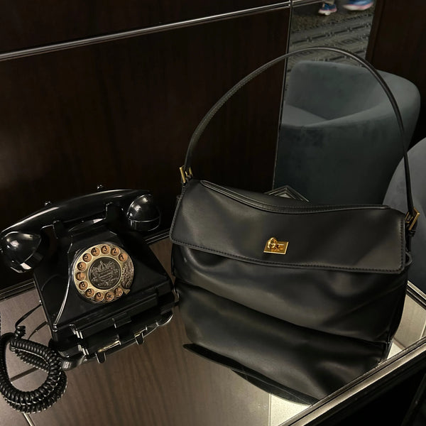 Valentina Bag Black by Reh Studios – a structured leather bag with adjustable strap and dual compartments. Perfect for everyday wear.