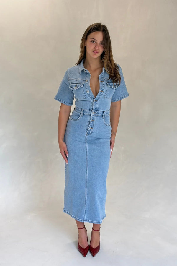 Light blue denim midi dress with short sleeves and a button-down front, styled with a relaxed fit.