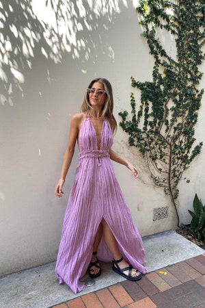 Lefkothea Dress Lilac by D’Artemide – A dreamy one-size cotton dress with halterneck, deep V, and low back, perfect for Sunday lunches or boat parties.