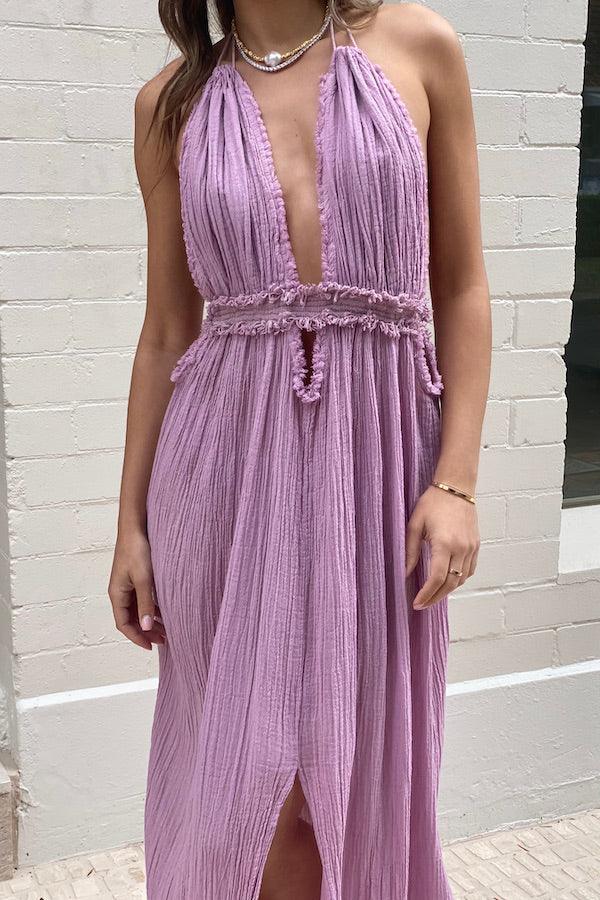 Lefkothea Dress Lilac by D’Artemide – A dreamy one-size cotton dress with halterneck, deep V, and low back, perfect for Sunday lunches or boat parties.